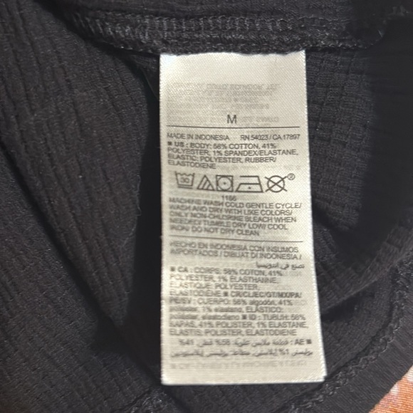 Old Navy puff sleeve peplum top. black.  size medium - Picture 6 of 6